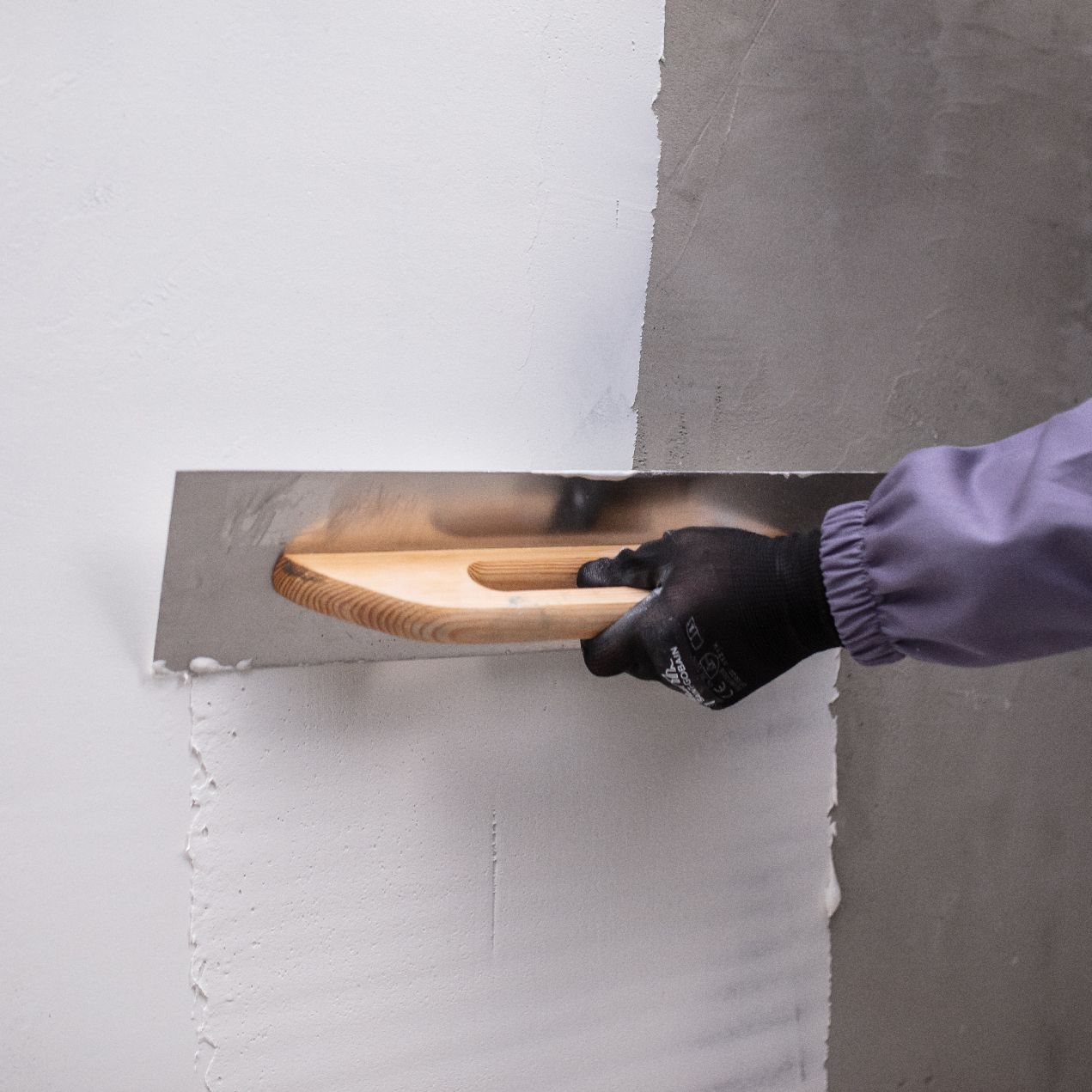 Pasta fina para muros con sellador integrado Cemix